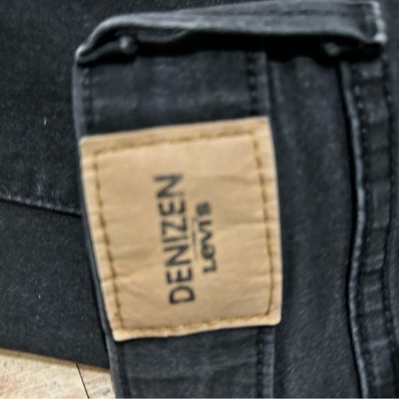 Levi's Black Denim Jeans with Tan Label - Picture 3 of 5